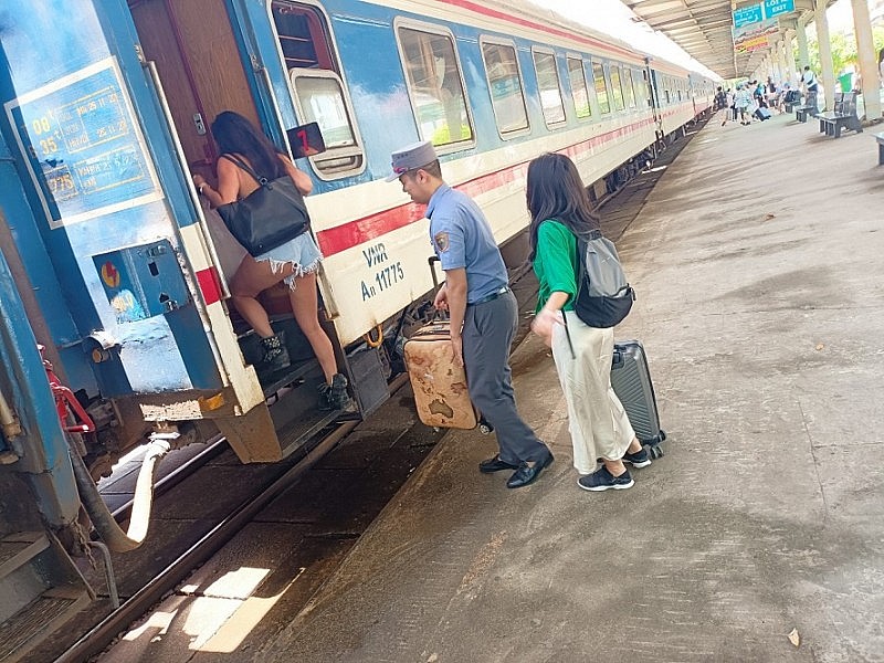 Ngỡ ngàng khi đi tua du lịch từ tàu QB4 Ngỡ ngàng khi đi tua du lịch từ tàu QB4