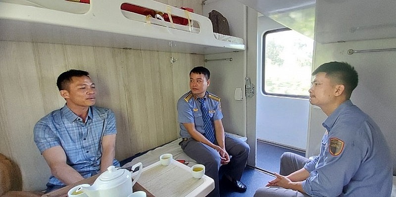 Ngỡ ngàng khi đi tua du lịch từ tàu QB4 Ngỡ ngàng khi đi tua du lịch từ tàu QB4