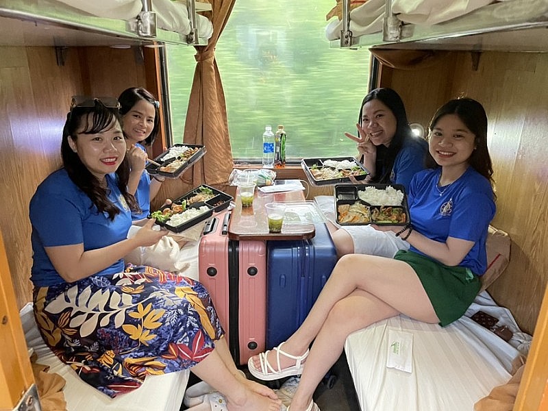 Ngỡ ngàng khi đi tua du lịch từ tàu QB4 Ngỡ ngàng khi đi tua du lịch từ tàu QB4