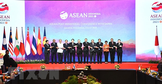 AMM-56: Bộ trưởng Bùi Thanh Sơn dự các cuộc họp giữa ASEAN và đối tác hình ảnh 1 AMM-56: Bo truong Bui Thanh Son du cac cuoc hop giua ASEAN va doi tac hinh anh 1