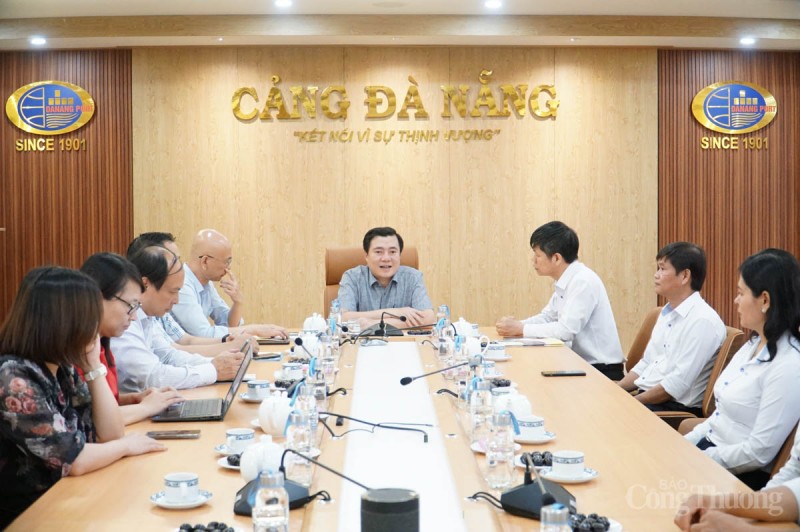 Thứ trưởng Nguyễn Sinh Nhật Tân thăm và làm việc với Cảng Đà Nẵng