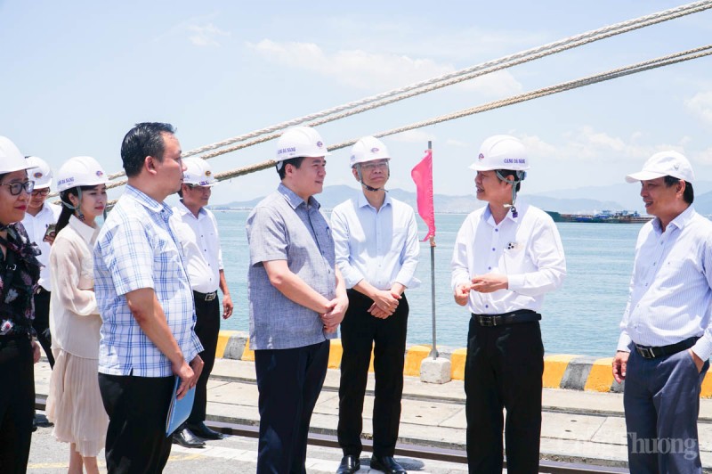 Thứ trưởng Nguyễn Sinh Nhật Tân thăm và làm việc với Cảng Đà Nẵng