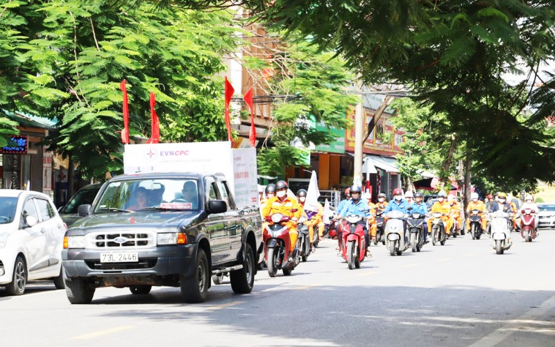 Bản tin tiết kiệm điện ngày 16/7/2023: Doanh nghiệp, người dân cùng tiết kiệm điện