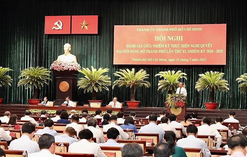 TP. Hồ Chí Minh cần tiếp tục tập trung tìm kiếm giải pháp giải quyết các điểm nghẽn