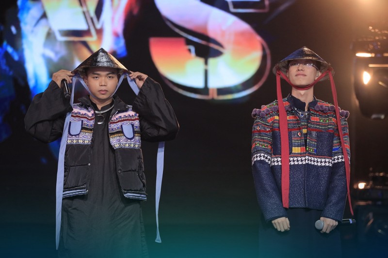 Vòng đối đầu Rap Việt mùa 3: B Ray biến Yuno BigBoi, 24k.Right thành "thợ săn nón vàng" Vòng đối đầu Rap Việt mùa 3: B Ray biến Yuno BigBoi, 24k.Right thành "thợ săn nón vàng"