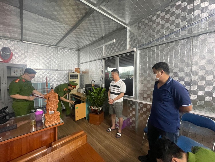 Lào Cai: Bắt Giám đốc nhận 1,3 tỉ đồng hứa “chạy án” giết người Lào Cai: Bắt Giám đốc nhận 1,3 tỉ đồng hứa “chạy án” giết người