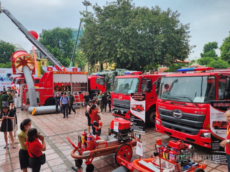 Người dân Hà Nội hào hứng tham gia trải nghiệm kỹ năng về phòng cháy chữa cháy Người dân Hà Nội hào hứng tham gia trải nghiệm kỹ năng về phòng cháy chữa cháy