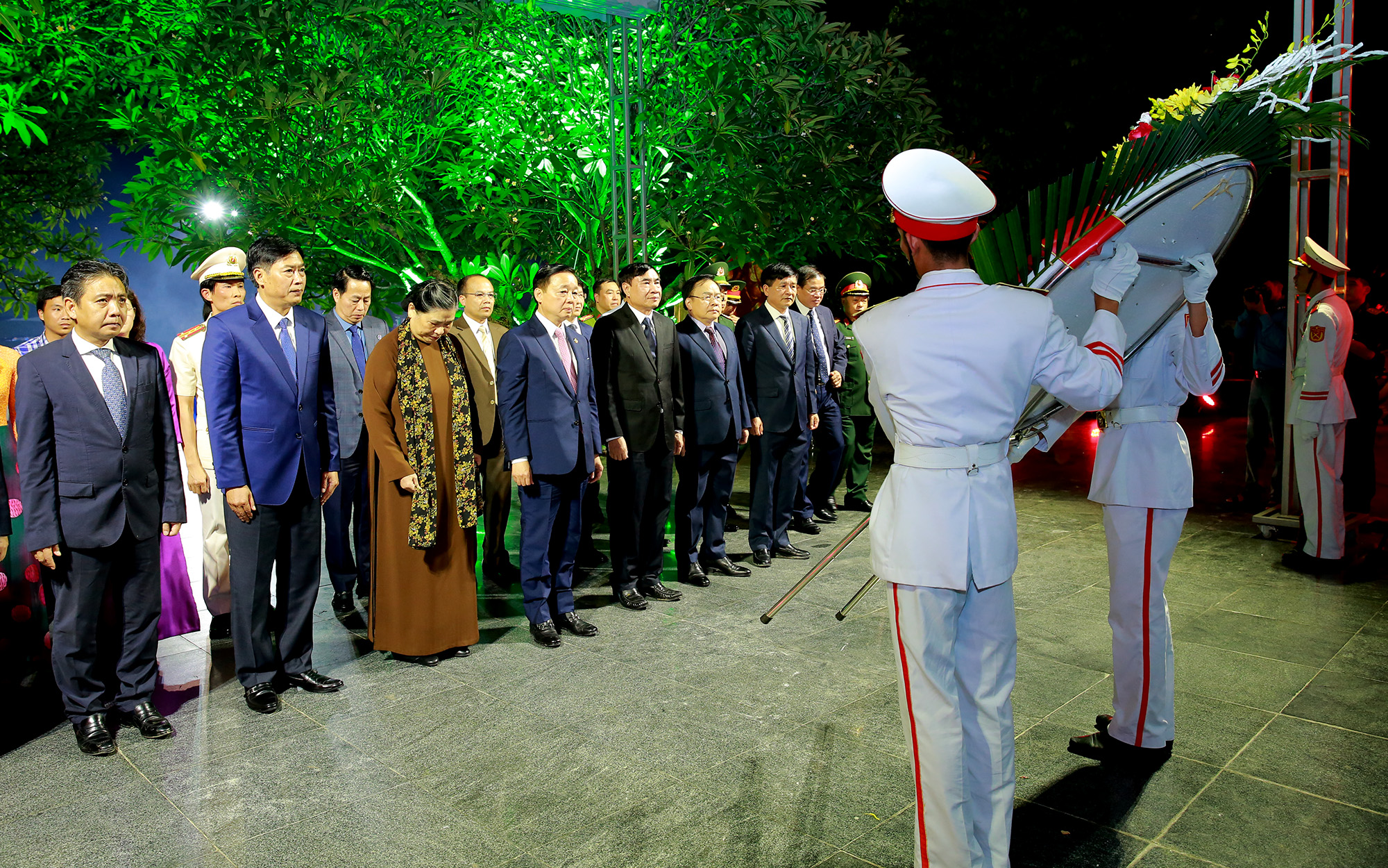 Dựng xây đất nước đẹp giàu là sự tri ân ý nghĩa nhất với các anh hùng, liệt sĩ - Ảnh 2. Dựng xây đất nước đẹp giàu là sự tri ân ý nghĩa nhất với các anh hùng, liệt sĩ - Ảnh 2.