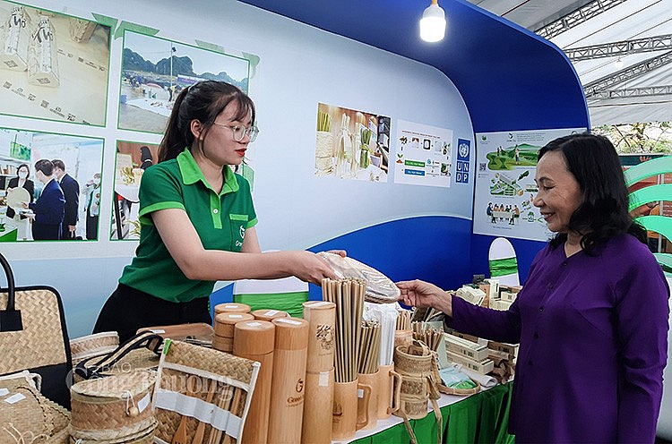 Gian hàng của Công ty Green Joy (chuyên về các sản phẩm thân thiện với môi trường) tham dự Triển lãm Gian hàng của Công ty Green Joy (chuyên về các sản phẩm thân thiện với môi trường) tham dự Triển lãm