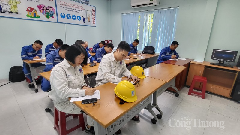 Bài 1: Cảm xúc đặc biệt về nhà máy lọc dầu đầu tiên của Việt Nam Bài 1: Cảm xúc đặc biệt về nhà máy lọc dầu đầu tiên của Việt Nam