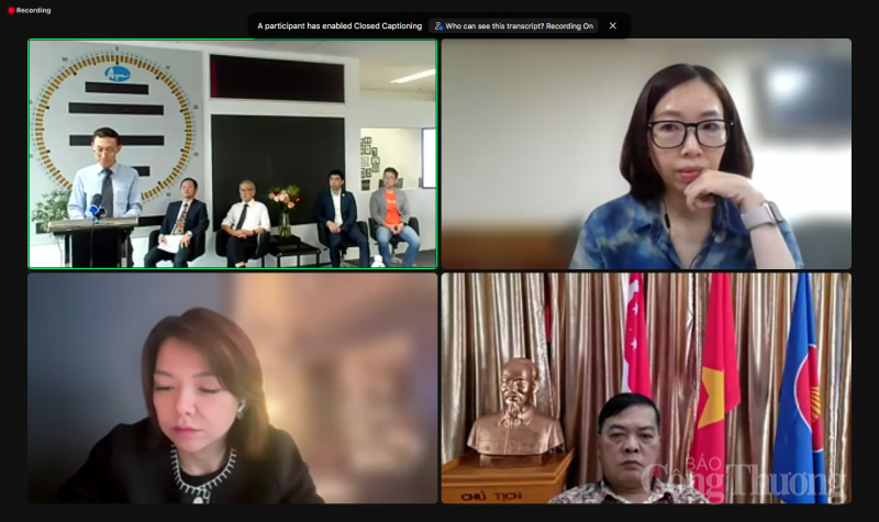 Ngày 21/7, Cơ quan Thương vụ Việt Nam tại Singapore đã phối hợp cùng Vụ Thị trường châu Á-châu Phi và Cục Thương mại Điện tử và Kinh tế số, Bộ Công Thương Việt Nam đồng chủ trì tổ chức hội nghị trực tuyến “Thương mại điện tử: Tiềm năng tiếp cận vào thị trường Singapore và các nước trong khu vực.” Ngày 21/7, Cơ quan Thương vụ Việt Nam tại Singapore đã phối hợp cùng Vụ Thị trường châu Á-châu Phi và Cục Thương mại Điện tử và Kinh tế số, Bộ Công Thương Việt Nam đồng chủ trì tổ chức hội nghị trực tuyến “Thương mại điện tử: Tiềm năng tiếp cận vào thị tr