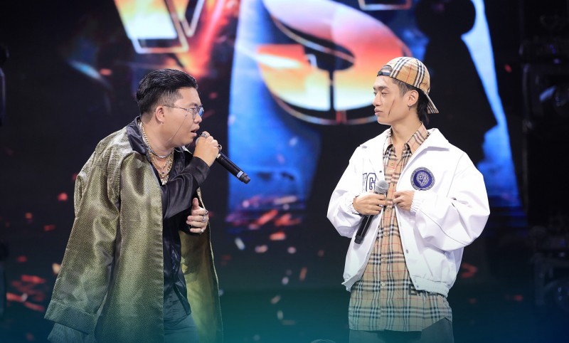 Màn đối đầu giữa 2 kẻ mạnh storytelling, Tọi – HYDRA hóa thân thành Bá Kiến – Chí Phèo kể chuyện cực đỉnh Màn đối đầu giữa 2 kẻ mạnh storytelling, Tọi – HYDRA hóa thân thành Bá Kiến – Chí Phèo kể chuyện cực đỉnh