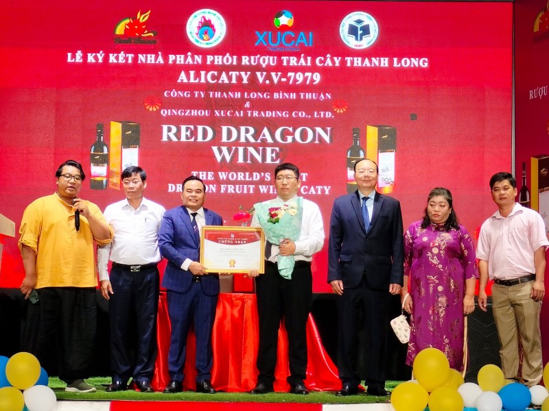 Lễ ký kết độc quyền và phân phối Mì Thanh long Caty xuất khẩu sang Hoa Kỳ Lễ ký kết độc quyền và phân phối Mì Thanh long Caty xuất khẩu sang Hoa Kỳ