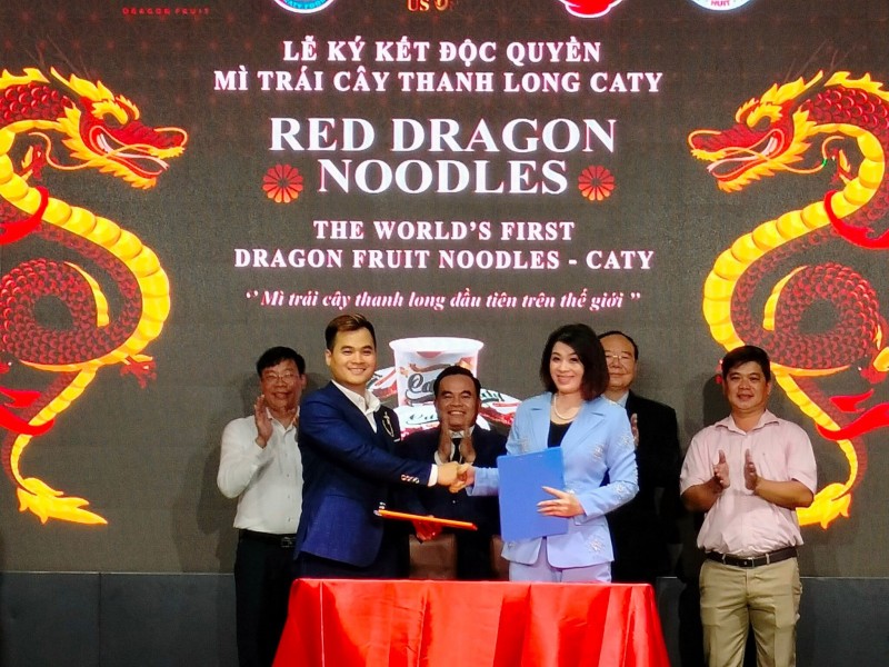Lễ ký kết độc quyền và phân phối Mì Thanh long Caty xuất khẩu sang Hoa Kỳ Lễ ký kết độc quyền và phân phối Mì Thanh long Caty xuất khẩu sang Hoa Kỳ