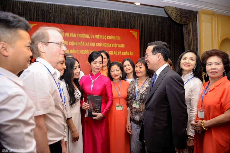 Chủ tịch nước Võ Văn Thưởng gặp gỡ kiều bào Việt Nam tại Áo và châu Âu Chủ tịch nước Võ Văn Thưởng gặp gỡ kiều bào Việt Nam tại Áo và châu Âu