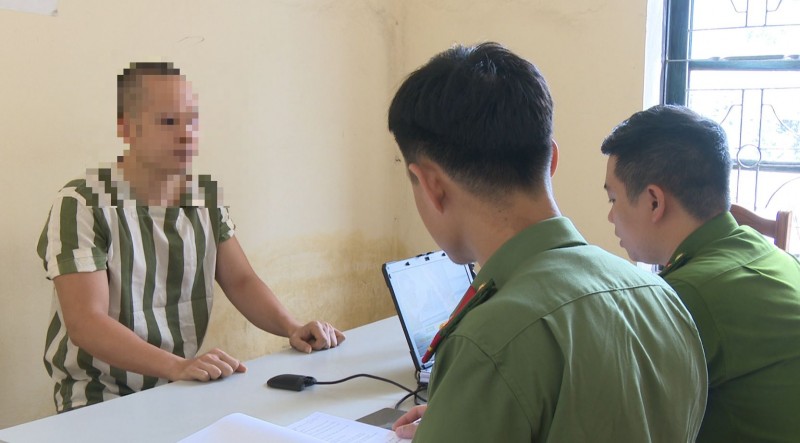 Đối tượng Phạm Thành Đạt tại cơ quan Công an (Ảnh Công an Quảng Ninh) Đối tượng Phạm Thành Đạt tại cơ quan Công an (Ảnh Công an Quảng Ninh)