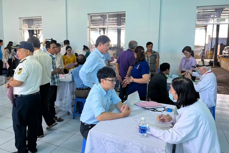 Chăm lo, bảo đảm quyền lợi của người lao động, ngừa tranh chấp, đình công Chăm lo, bảo đảm quyền lợi của người lao động, ngừa tranh chấp, đình công