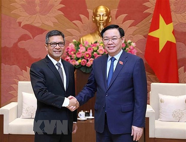 Chủ tịch Quốc hội Vương Đình Huệ tiếp Đại sứ Indonesia tại Việt Nam Denny Abdi. (Ảnh: An Đăng/TTXVN) Chủ tịch Quốc hội Vương Đình Huệ tiếp Đại sứ Indonesia tại Việt Nam Denny Abdi. (Ảnh: An Đăng/TTXVN)