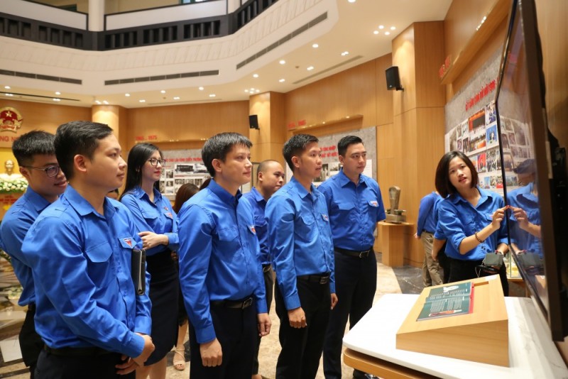 Chủ động nâng cao vai trò của tổ chức đoàn trong bảo vệ nền tư tưởng của Đảng Chủ động nâng cao vai trò của tổ chức đoàn trong bảo vệ nền tư tưởng của Đảng