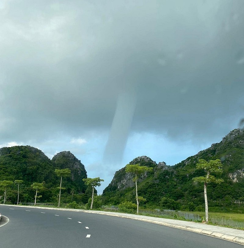 Vòi rồng xuất hiện ở khu vực biển địa phận xã Xuân Đám - Nguồn Beat Hải Phòng