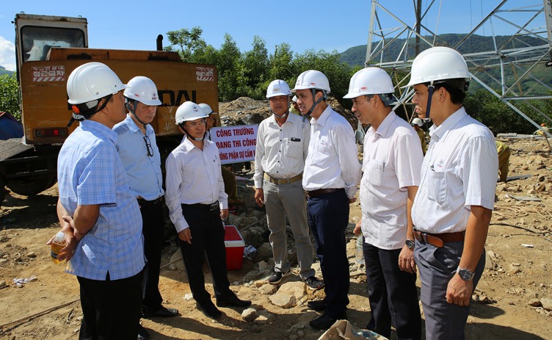 Từng bước xây dựng hệ thống truyền tải điện đồng bộ, hiện đại