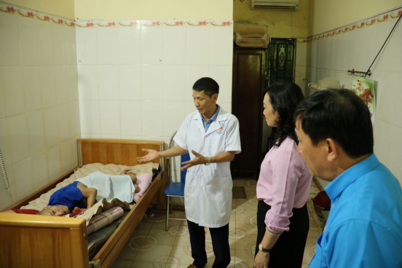 Đất nước mãi nhớ ghi những người anh hùng ngành Công Thương Đất nước mãi nhớ ghi những người anh hùng ngành Công Thương
