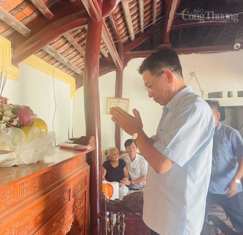 Ngành Công Thương Thanh Hóa dâng hương tri ân liệt sĩ nhân dịp 27/7 Ngành Công Thương Thanh Hóa dâng hương tri ân liệt sĩ nhân dịp 27/7