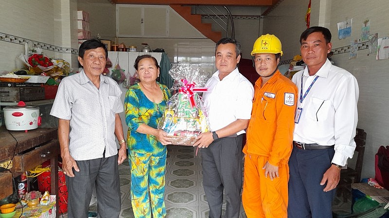 Ngành điện miền Nam nhiều hoạt động “đền ơn đáp nghĩa” nhân dịp 27/7