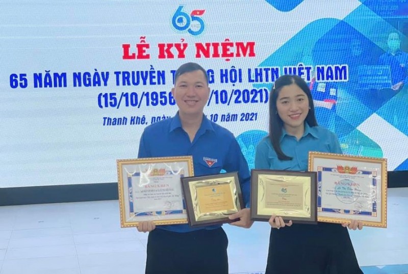 Là một trong hai mươi gia đình trẻ tiêu biểu của thành phố Đà Nẵng Là một trong hai mươi gia đình trẻ tiêu biểu của thành phố Đà Nẵng