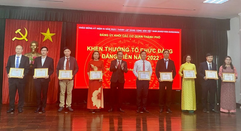 Nhận bằng khen đạt tiêu chuẩn hoàn thành xuất sắc nhiệm vụ 5 năm liền (2018-2022) Nhận bằng khen đạt tiêu chuẩn hoàn thành xuất sắc nhiệm vụ 5 năm liền (2018-2022)