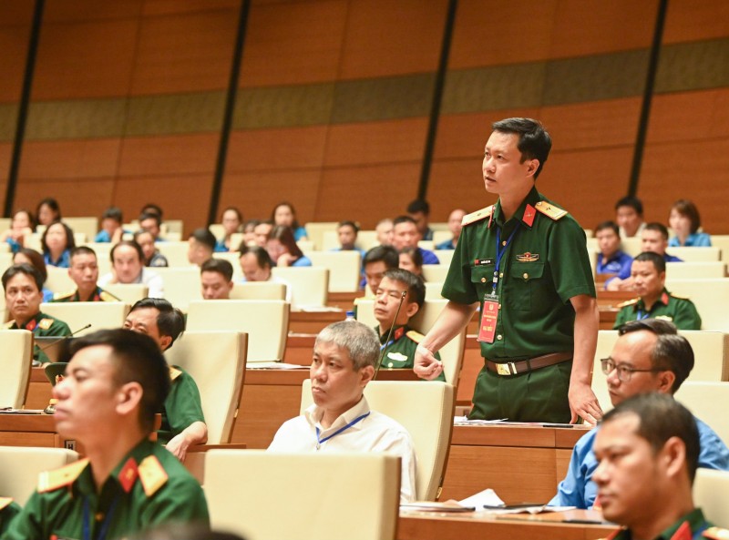 Chuyện "con nằm giường, bố mẹ trải chiếu nằm sàn" được nêu tại Diễn đàn Người lao động