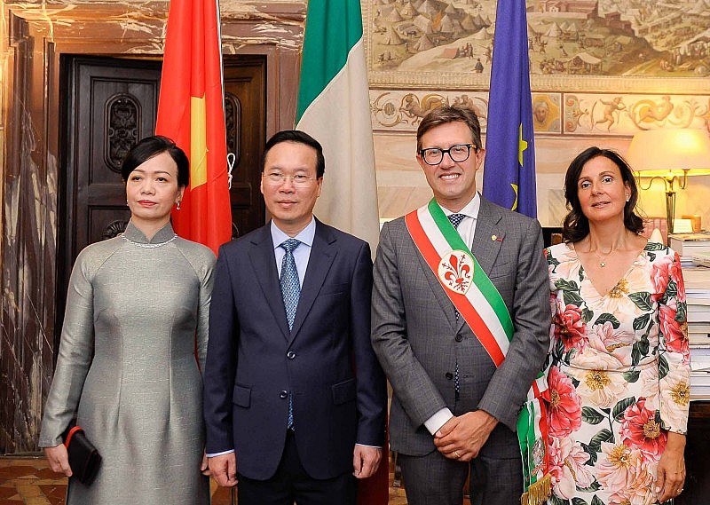 Chủ tịch nước Võ Văn Thưởng gặp Chủ tịch vùng Tuscana và Thị trưởng Firenze, Italia Chủ tịch nước Võ Văn Thưởng gặp Chủ tịch vùng Tuscana và Thị trưởng Firenze, Italia