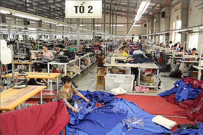 Việc tăng lương cơ sở rất có ý nghĩa và cần thiết đối với công nhân sản xuất công nghiệp tại huyện An Lão (Hải Phòng). Ảnh: Minh Thu/TTXVN Việc tăng lương cơ sở rất có ý nghĩa và cần thiết đối với công nhân sản xuất công nghiệp tại huyện An Lão (Hải Phòng). Ảnh: Minh Thu/TTXVN