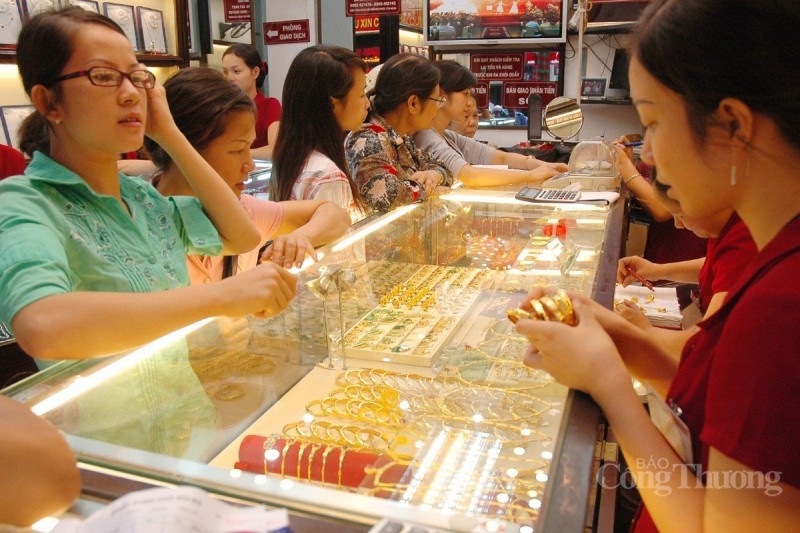 Giá vàng hôm nay 30/7/2023: Vàng trong nước đảo chiều tăng nhẹ, quốc tế quay đầu giảm Giá vàng hôm nay 30/7/2023: Vàng trong nước đảo chiều tăng nhẹ, quốc tế quay đầu giảm