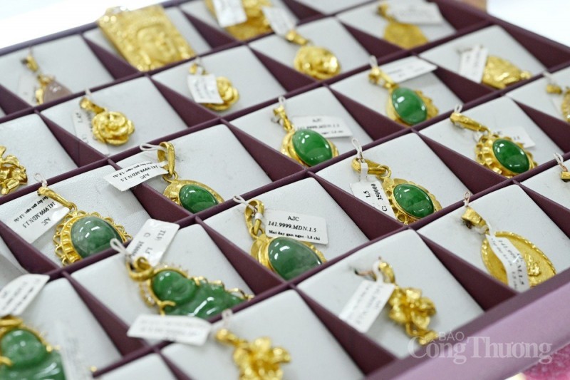 Giá vàng hôm nay 1/8/2023: Giá vàng hôm nay 1/8/2023: