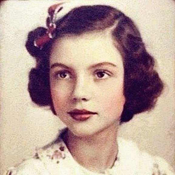 Bà ngoại Taylor Swift - Cố ca sĩ Opera Marjorie Finlay Bà ngoại Taylor Swift - Cố ca sĩ Opera Marjorie Finlay