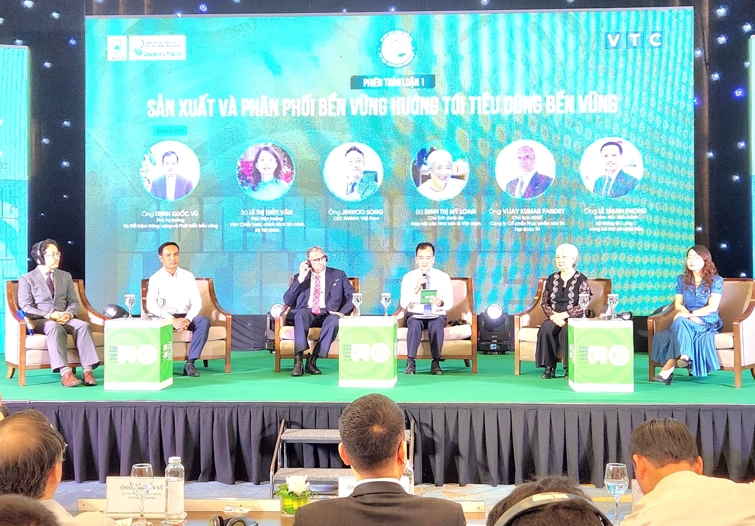 Diễn đàn "Thúc đẩy sản xuất tiêu dùng bền vững trong hệ thống phân phối hiện đại" Diễn đàn "Thúc đẩy sản xuất tiêu dùng bền vững trong hệ thống phân phối hiện đại"