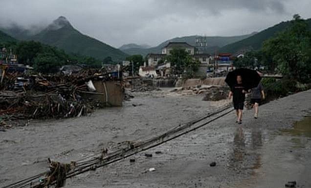 Quận Môn Đầu Câu của Bắc Kinh bị thiệt hại  nghiêm trọng do lũ lụt. Ảnh: Andy Wong/AP