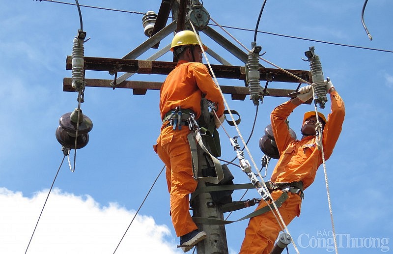 Chủ động ứng phó, đảm bảo cấp điện mùa mưa bão các tỉnh thành phía Nam Chủ động ứng phó, đảm bảo cấp điện mùa mưa bão các tỉnh thành phía Nam