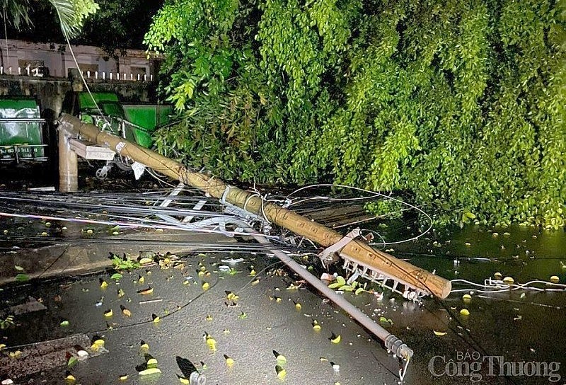 Chủ động ứng phó, đảm bảo cấp điện mùa mưa bão các tỉnh thành phía Nam Chủ động ứng phó, đảm bảo cấp điện mùa mưa bão các tỉnh thành phía Nam