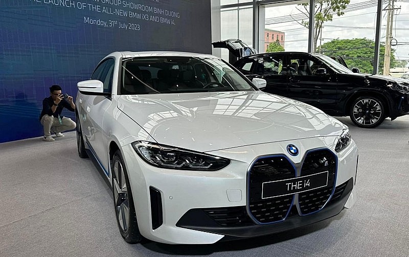 BMW iX4 BMW iX4