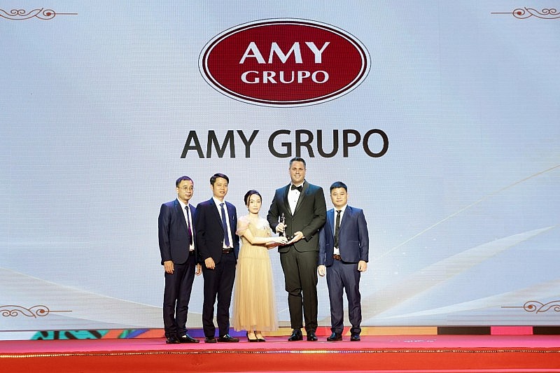 Amy Grupo nhận Giải thưởng Hòa nhập & Công bằng Đa dạng Amy Grupo nhận Giải thưởng Hòa nhập & Công bằng Đa dạng