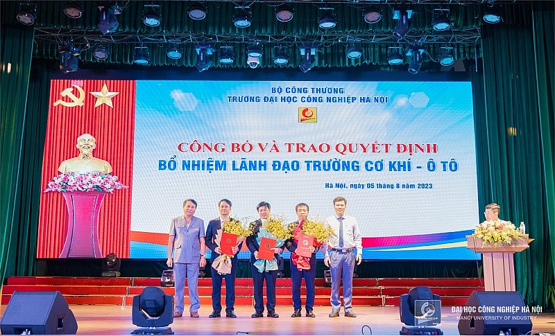 Thành lập Trường Cơ khí - Ô tô thuộc Trường Đại học Công nghiệp Hà Nội Thành lập Trường Cơ khí - Ô tô thuộc Trường Đại học Công nghiệp Hà Nội