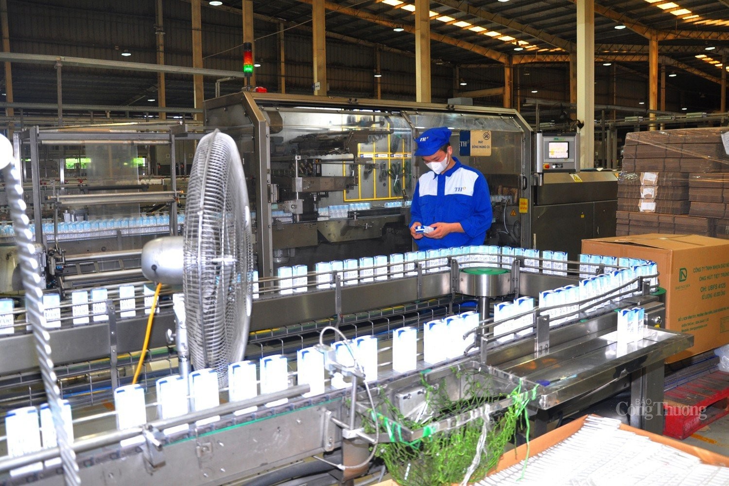 Đoàn công tác Báo Công Thương tham quan thực tế tại Tập đoàn TH