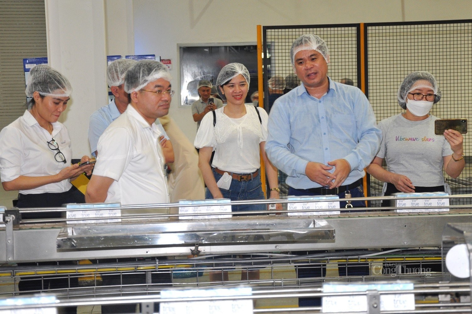 Đoàn công tác Báo Công Thương tham quan thực tế tại Tập đoàn TH