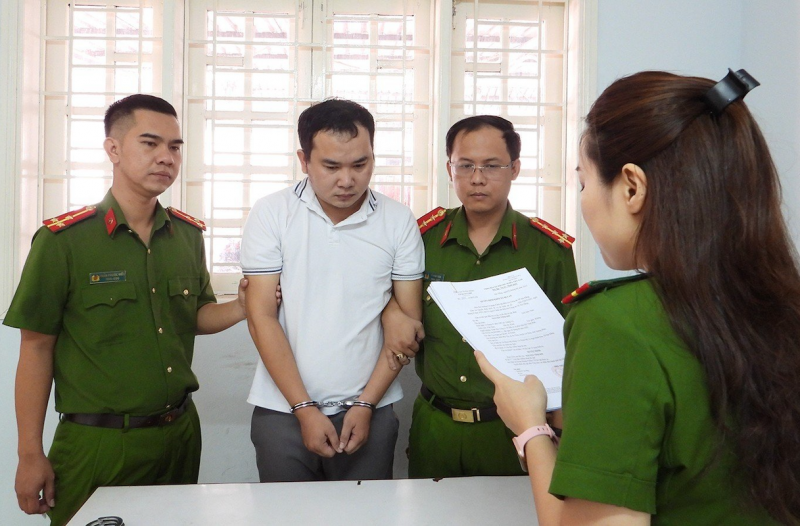 Bắt giám đốc công ty bất động sản lừa đảo hàng chục tỷ đồng để chơi tiền ảo, chứng khoán Bắt giám đốc công ty bất động sản lừa đảo hàng chục tỷ đồng để chơi tiền ảo, chứng khoán