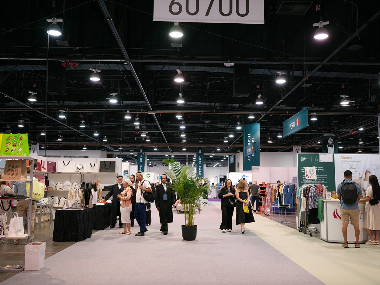 Doanh nghiệp Việt Nam xúc tiến thương mại tại Hội chợ Sourcing at Magic lần thứ 16 tại Hoa Kỳ