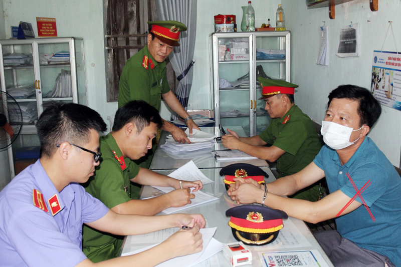 Bắt khẩn cấp Trưởng trạm y tế tiếp tay trục lợi bảo hiểm - Ảnh 1. Bắt khẩn cấp Trưởng trạm y tế tiếp tay trục lợi bảo hiểm - Ảnh 1.