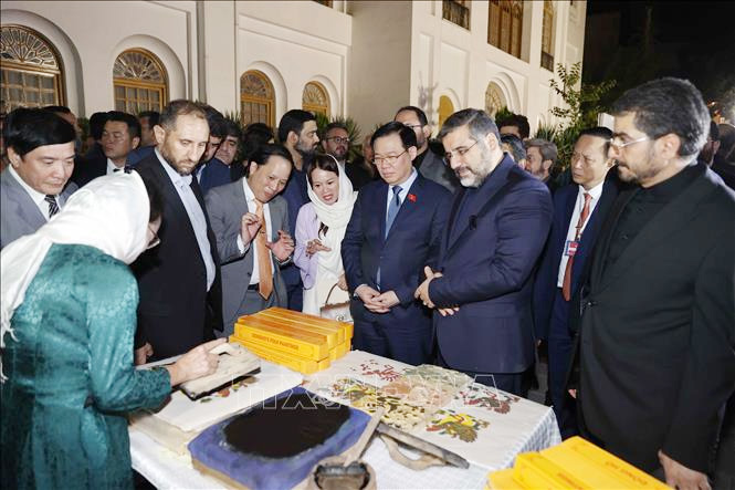 Chủ tịch Quốc hội Vương Đình Huệ dự khai mạc Tuần lễ văn hoá Việt Nam tại Iran