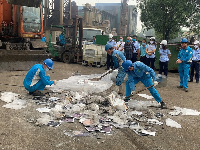 Quản lý thị trường Hà Nội: Tổ chức tiêu hủy 600kg hàng hóa vi phạm